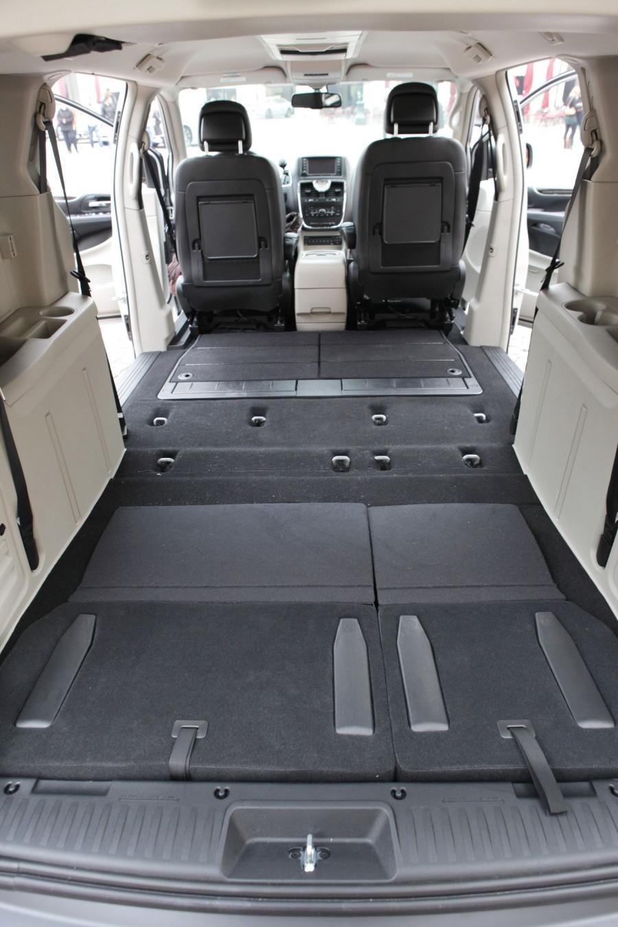  Lancia Voyager 2011 года  (фото 64 из 66)